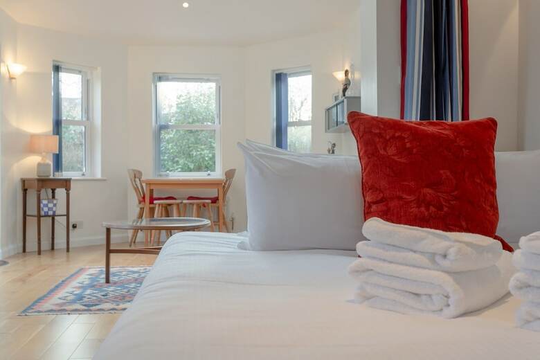 Victorian Coach House In Wimbledon