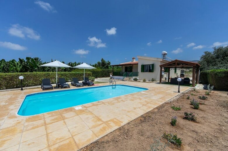 Villa Xenia - Near Coral Bay Beach