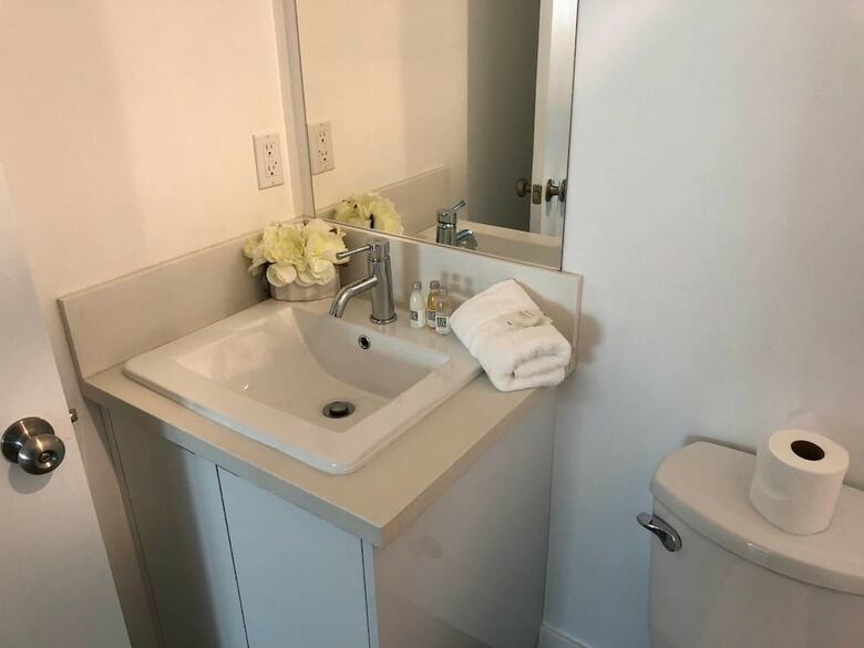 Brand New Luxury Spacious 3bdr Townhome Close To 3rd St