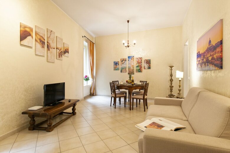 Rome Trevi Fountain Apartment