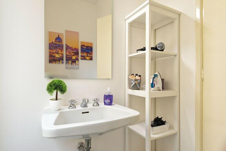 Rome Trevi Fountain Apartment