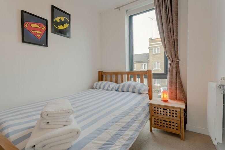 Modern 3 Bedroom Duplex Apartment In Stepney