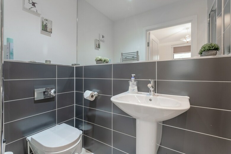 Modern 3 Bedroom Duplex Apartment In Stepney
