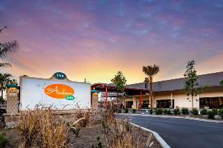 Anaheim Plaza Hotel