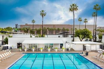 Anaheim Plaza Hotel