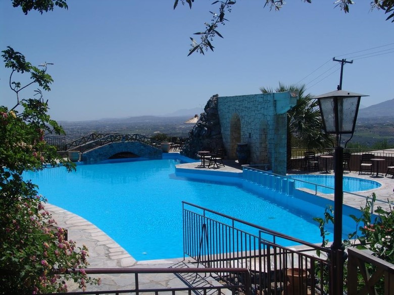 Hotel Arolithos Traditional Cretan Village