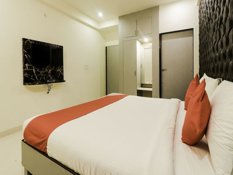 Oyo 28722 The Prince Hotel