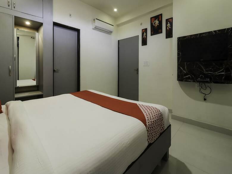 Oyo 28722 The Prince Hotel