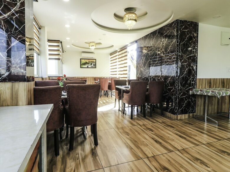 Oyo 28722 The Prince Hotel