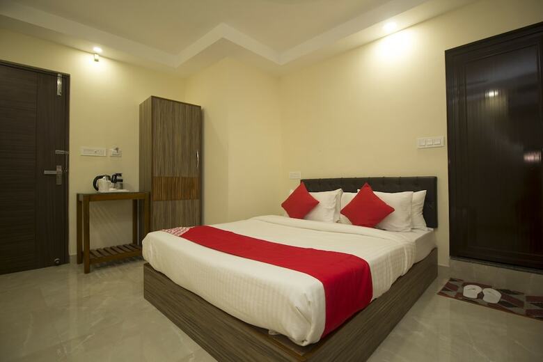Hotel Oyo 24810 Silver Crescent
