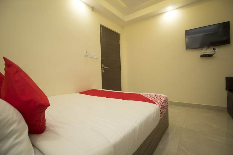 Hotel Oyo 24810 Silver Crescent