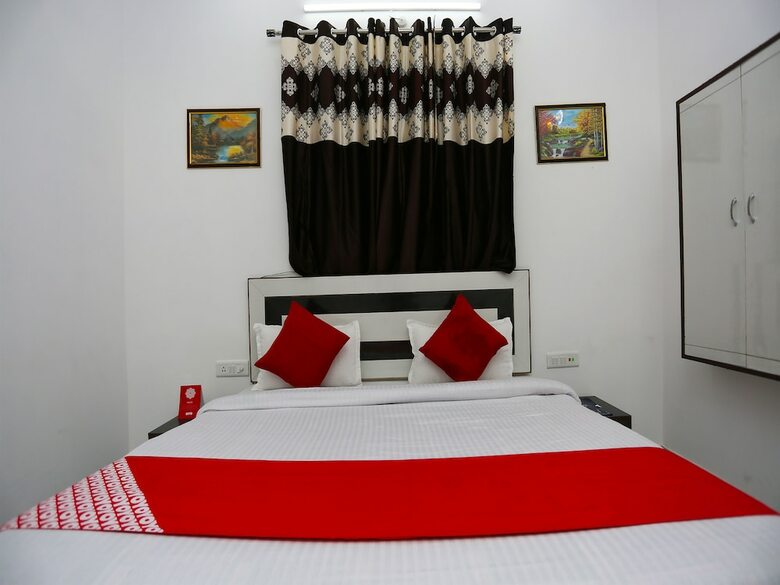 Oyo 26628 Hotel Rest Palace