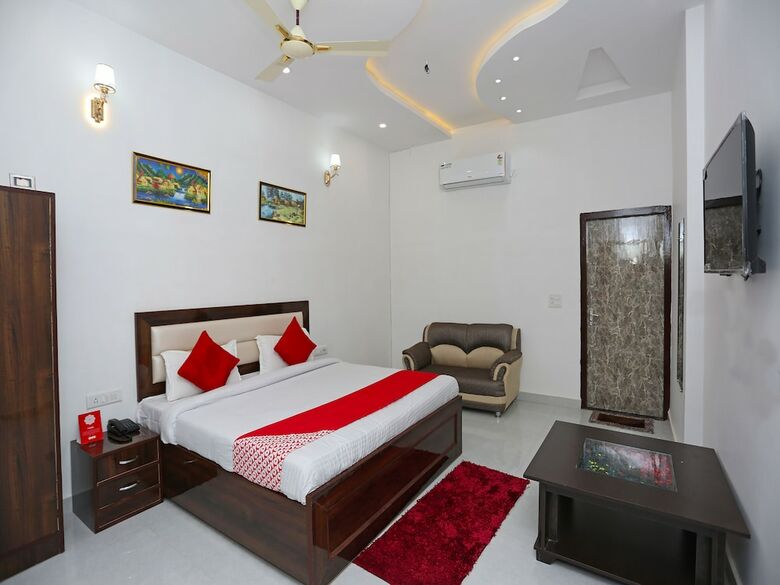 Oyo 26628 Hotel Rest Palace