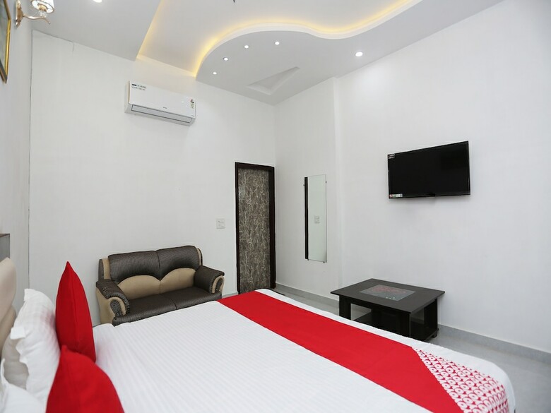 Oyo 26628 Hotel Rest Palace