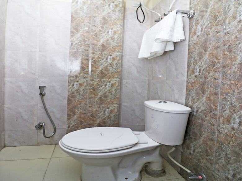 Hotel Oyo 26610 Royal Town