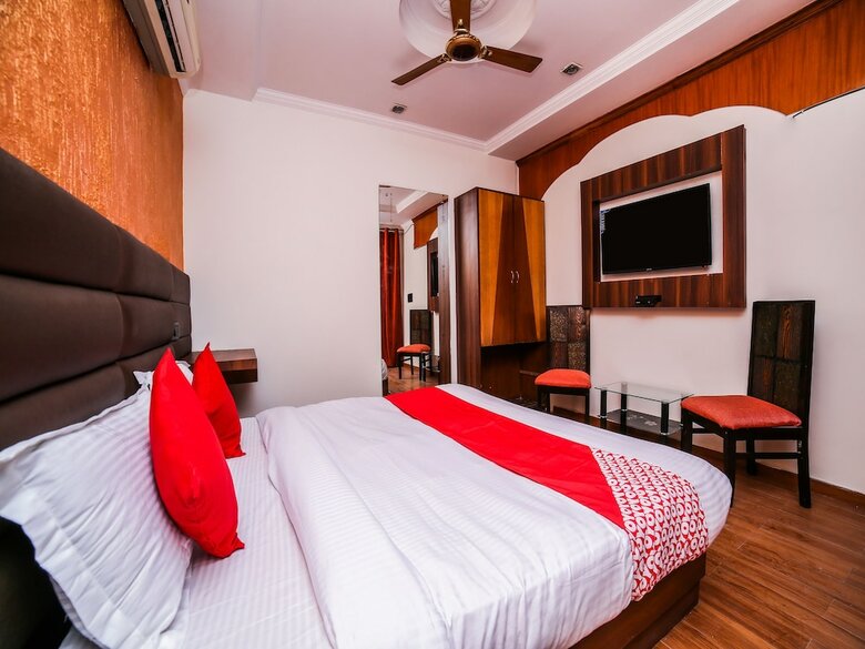 Oyo 26589 Hotel Royal Town