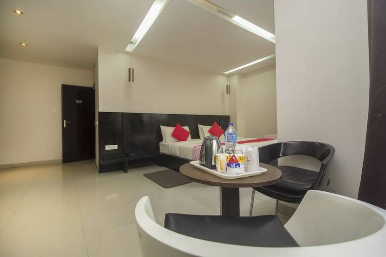 Hotel Oyo 28171 Kava Suites