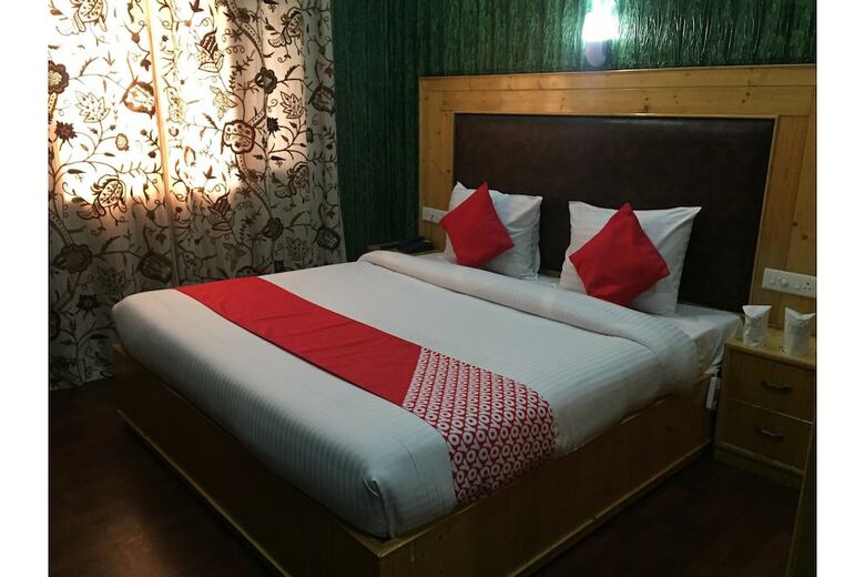 Oyo 27855 Hotel Holiday Villa