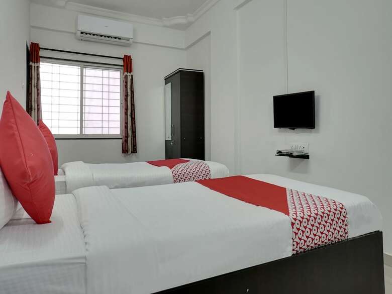 Oyo 27821 Hotel Royal Inn Pune
