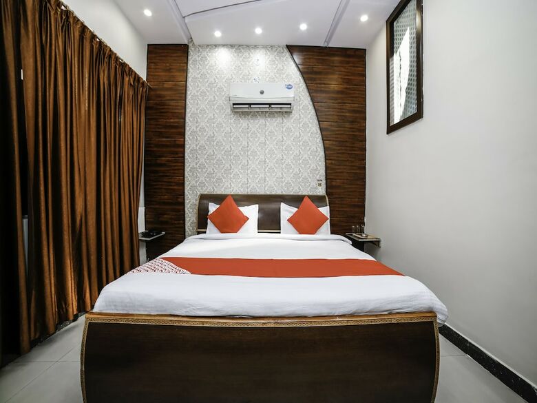 Oyo 28071 Hotel Prakash Regency