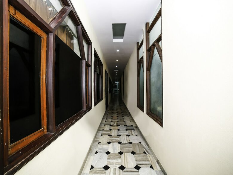 Oyo 28071 Hotel Prakash Regency