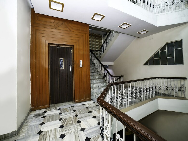 Oyo 28071 Hotel Prakash Regency