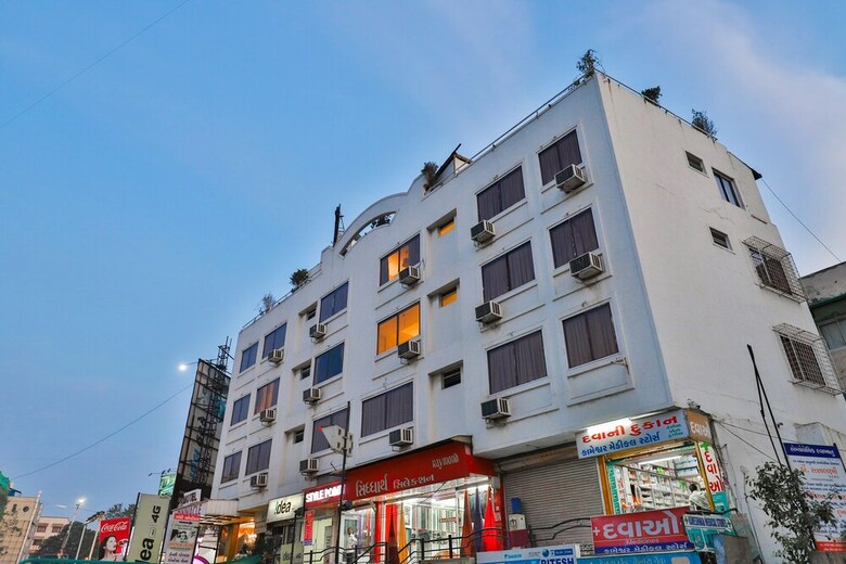 Oyo 23288 Hotel Pinnacle