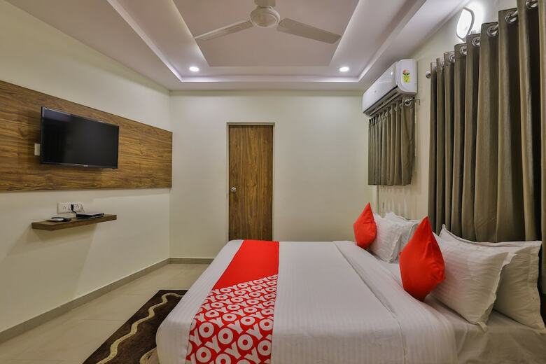 Oyo 26999 Hotel Sg