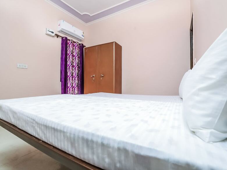 Apartamentos Oyo 27881 Living Sector 135