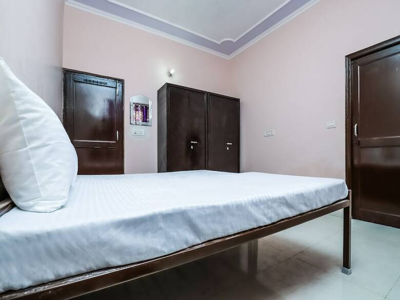 Apartamentos Oyo 27881 Living Sector 135