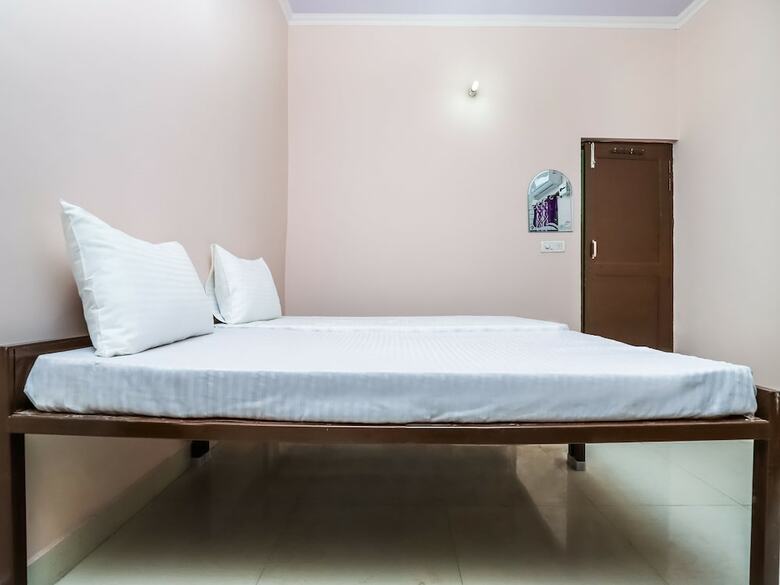 Apartamentos Oyo 27881 Living Sector 135
