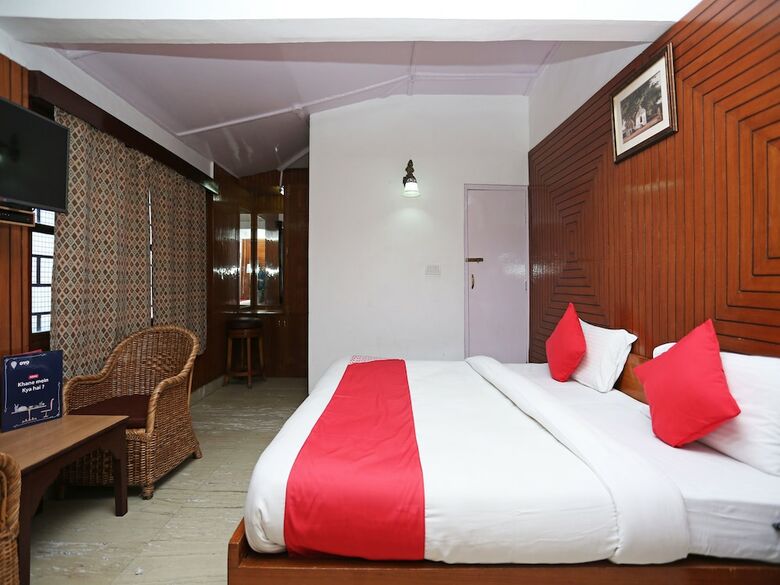 Oyo 10653 Hotel Clark