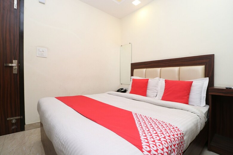 Oyo 28646 Hotel Golden Heart