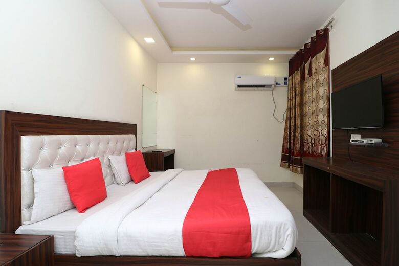 Oyo 28646 Hotel Golden Heart