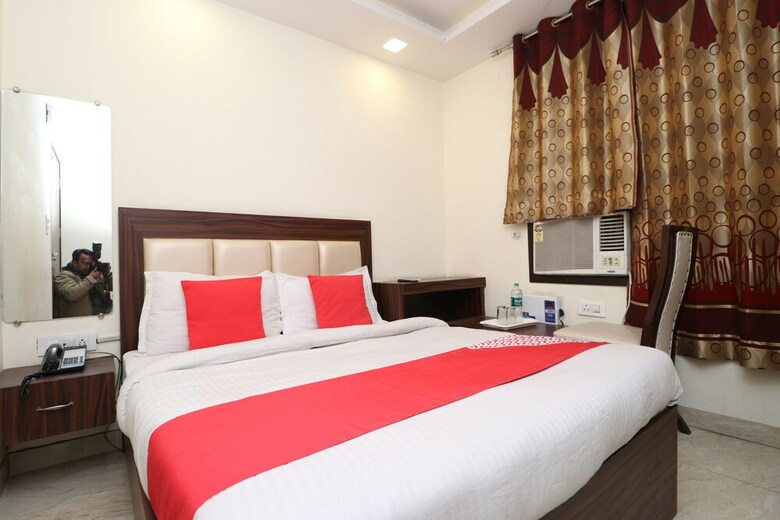 Oyo 28646 Hotel Golden Heart