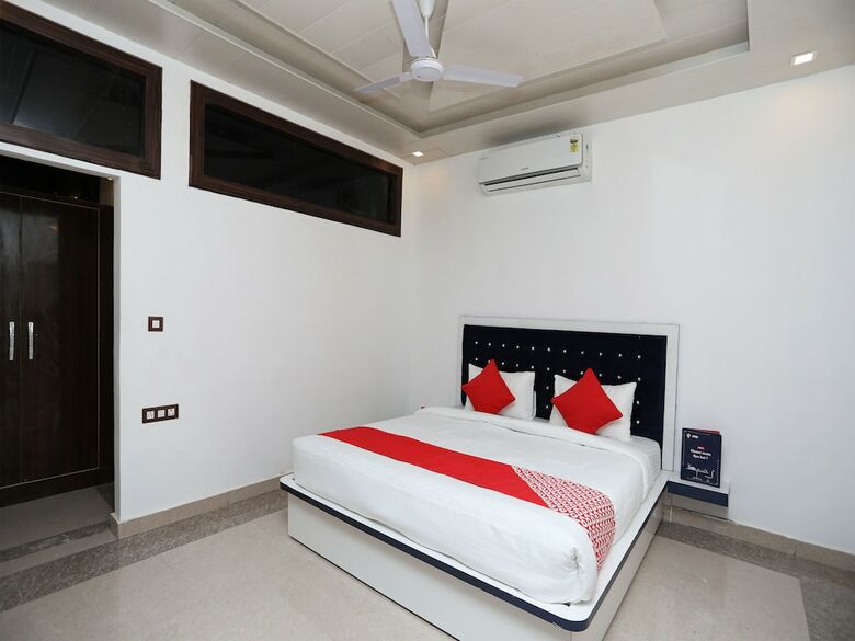 Oyo 14945 Hotel Uk-07