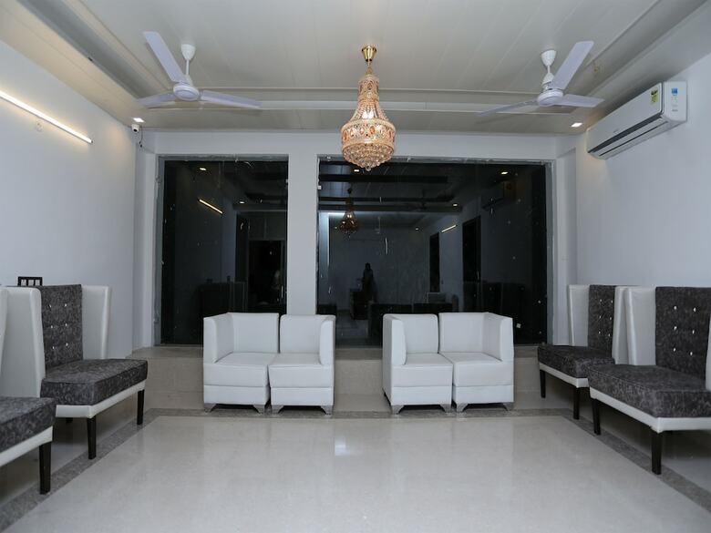 Oyo 14945 Hotel Uk-07