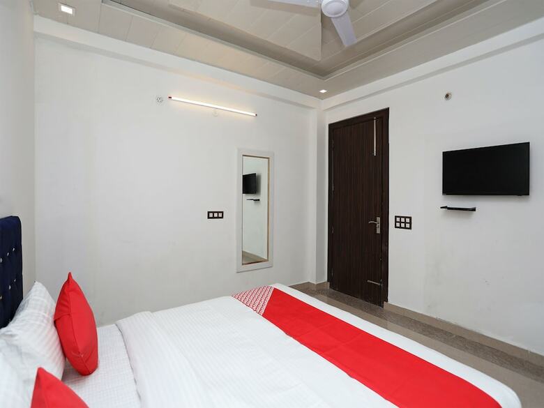 Oyo 14945 Hotel Uk-07
