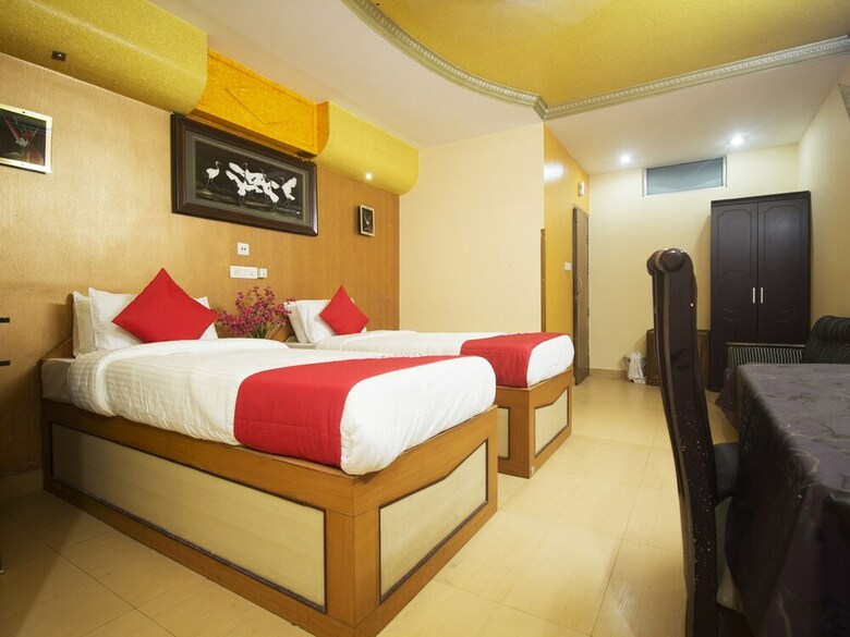Oyo 16041 Hotel Golden Moments