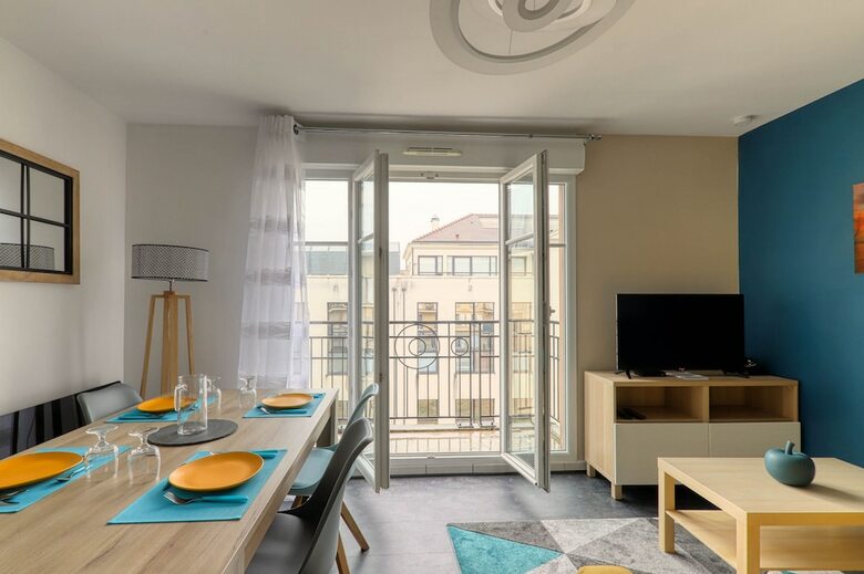 Bussy Downtown Apartment