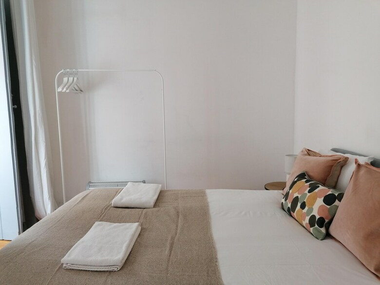 Stunning Apartment With Yard In Alfama
