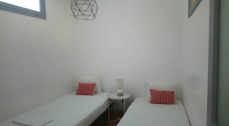 Stunning Apartment With Yard In Alfama