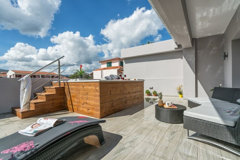 Apartamentos Savvas Luxury Suites