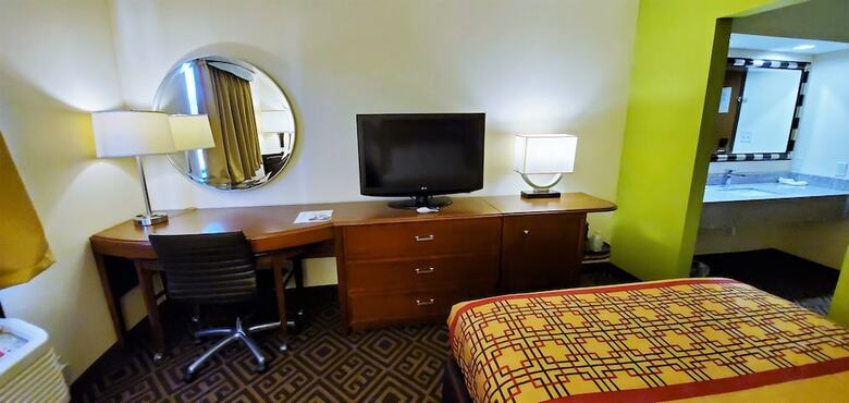 Hotel Travel Inn & Suites