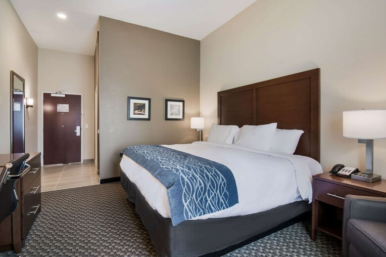 Hotel Comfort Inn And Suites