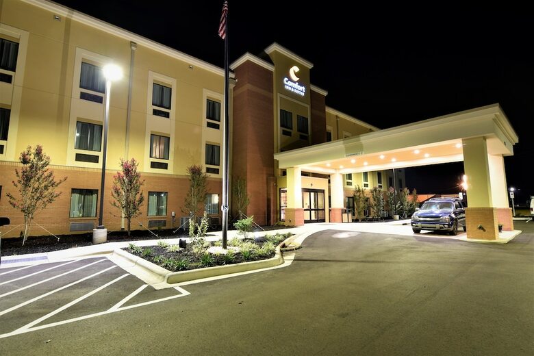 Hotel Comfort Inn And Suites