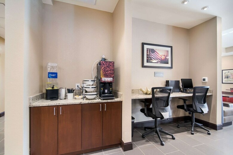 Hotel Comfort Inn And Suites