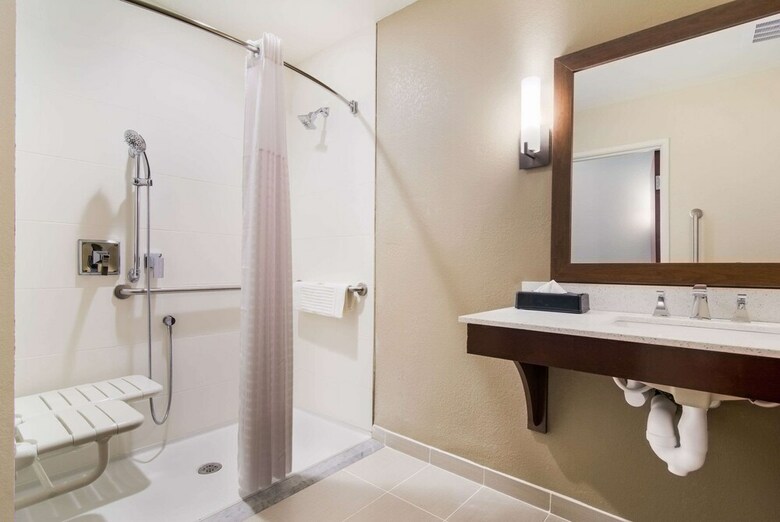 Hotel Comfort Inn And Suites