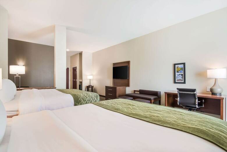 Hotel Comfort Inn And Suites