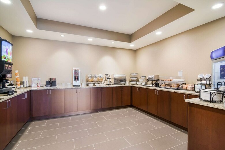 Hotel Comfort Inn And Suites